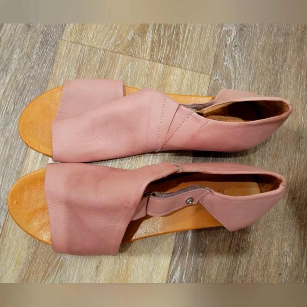 Bueno lavender sandals size 8.